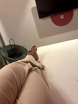 Snapshot of nanaisbackk chatting on December 15, 2025, 7:20 pm nanaisbackk online show from December 15, 2025, 7:20 pm