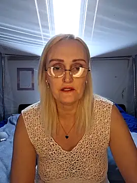 Snapshot of Jenny_Blum chatting on December 17, 2025, 11:04 am Jenny Blum online show from December 17, 2025, 11:04 am