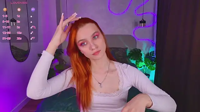 Snapshot of PollyMayer chatting on June 11, 2026, 8:50 pm PollyMayer online show from June 11, 2026, 8:50 pm