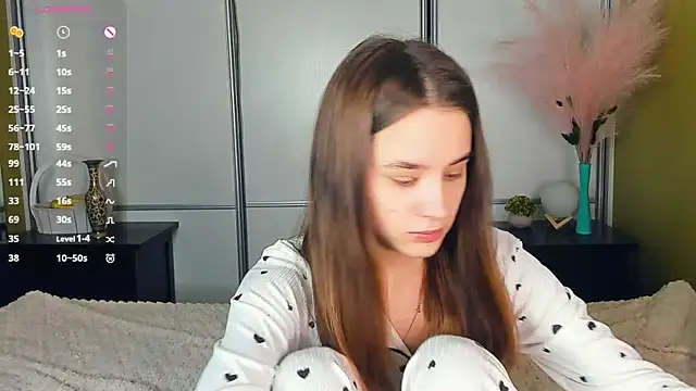 JinnyMcie online show from April 8, 2026, 8:05 am