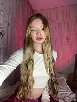  Siennaaa  online show from April 20, 2026, 5:47 pm