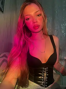  Siennaaa  online show from April 10, 2026, 7:21 pm