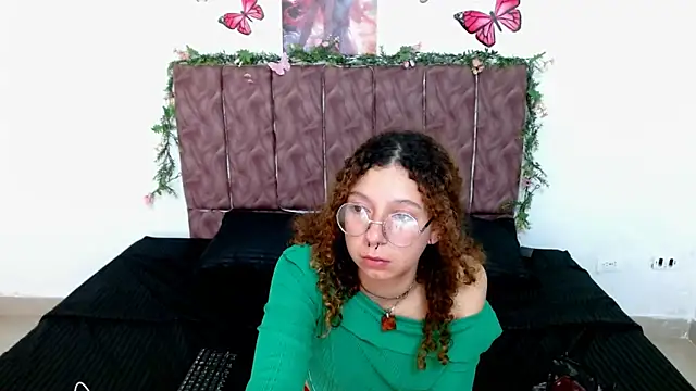 Snapshot of ElaRose723 chatting on October 21, 2025, 1:54 pm ElaRose723 online show from October 21, 2025, 1:54 pm