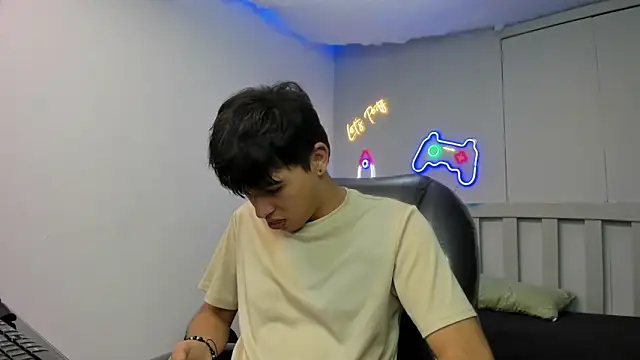 Snapshot of StiwenTwink chatting on December 5, 2025, 7:45 pm StiwenTwink online show from December 5, 2025, 7:45 pm