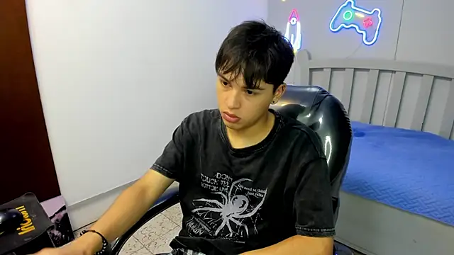 Snapshot of StiwenTwink chatting on November 24, 2025, 1:55 pm StiwenTwink online show from November 24, 2025, 1:55 pm