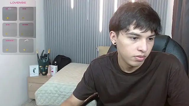 Snapshot of StiwenTwink chatting on June 19, 2026, 5:41 pm StiwenTwink online show from June 19, 2026, 5:41 pm