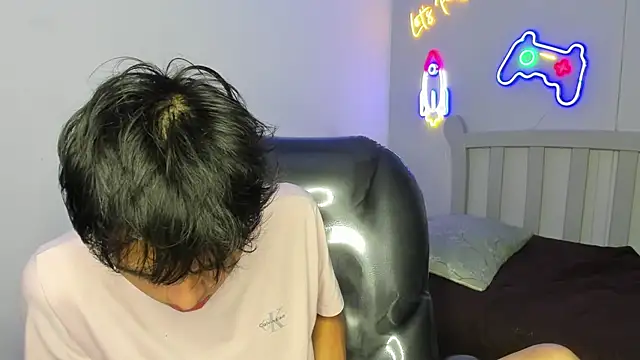 Snapshot of StiwenTwink chatting on October 2, 2025, 3:04 pm StiwenTwink online show from October 2, 2025, 3:04 pm