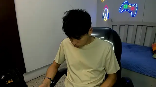 Snapshot of StiwenTwink chatting on November 26, 2025, 12:49 pm StiwenTwink online show from November 26, 2025, 12:49 pm