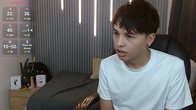 Snapshot of StiwenTwink chatting on July 3, 2026, 1:06 pm StiwenTwink online show from July 3, 2026, 1:06 pm