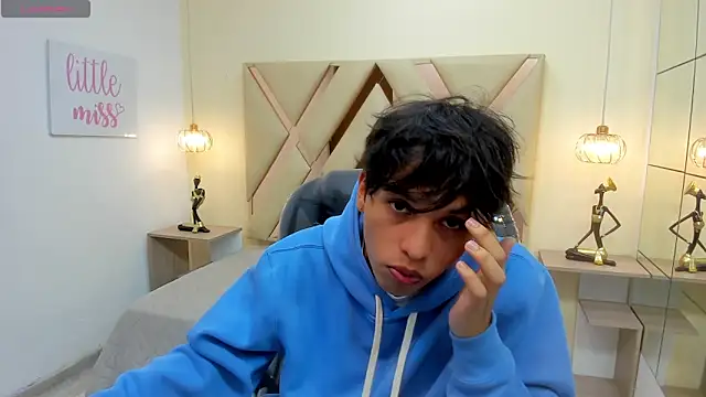 StiwenTwink online show from February 11, 2026, 1:00 pm