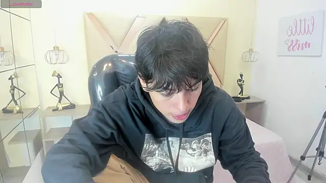 Snapshot of StiwenTwink chatting on October 4, 2025, 1:56 pm StiwenTwink online show from October 4, 2025, 1:56 pm