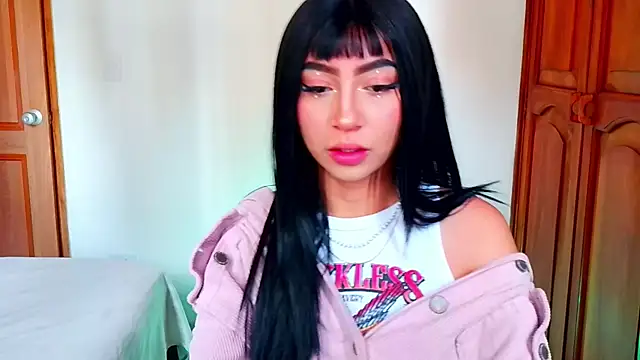 Snapshot of emma_web_ chatting on November 1, 2025, 4:23 pm emma web online show from November 1, 2025, 4:23 pm