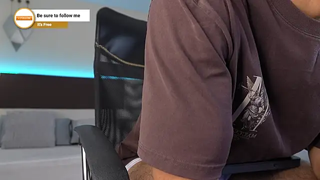 Snapshot of DanteeStone chatting on December 15, 2025, 9:53 pm DanteeStone online show from December 15, 2025, 9:53 pm