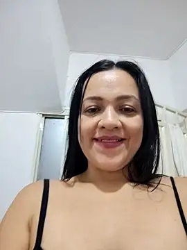 LindaSalo33 online show from December 4, 2025, 8:13 am