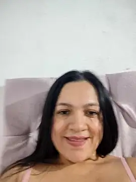 LindaSalo33 online show from November 17, 2025, 9:08 pm