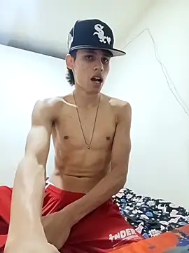 mazo18 online show from April 8, 2026, 11:28 pm