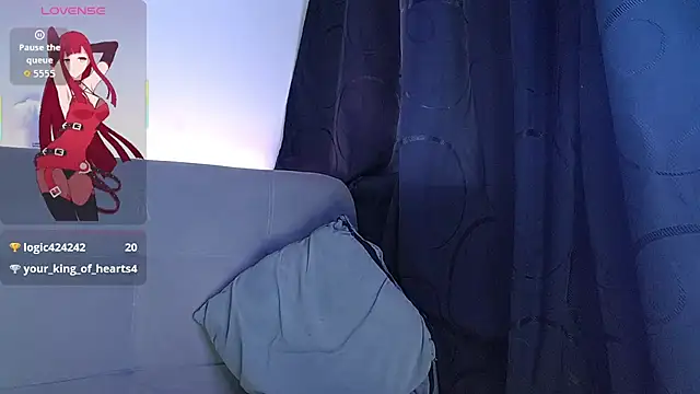 JuliethaFox online show from June 11, 2026, 2:53 am
