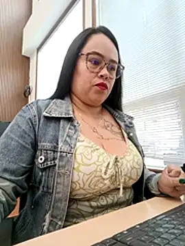 Italia 12 online show from December 2, 2025, 1:57 pm