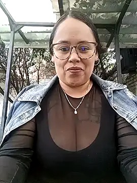 Italia 12 online show from November 15, 2025, 8:57 pm