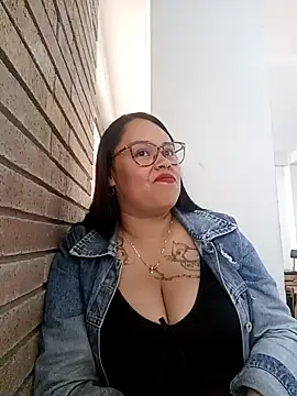 Italia 12 online show from November 16, 2025, 9:08 pm