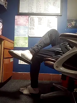 Curious9884 online show from November 12, 2025, 10:35 pm