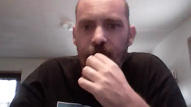 Snapshot of crazyheratic8 chatting on November 8, 2025, 9:51 pm crazyheratic8 online show from November 8, 2025, 9:51 pm