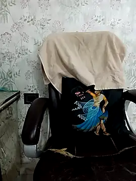 Snapshot of Kitty_18teen chatting on December 15, 2025, 3:40 pm Kitty 18teen online show from December 15, 2025, 3:40 pm