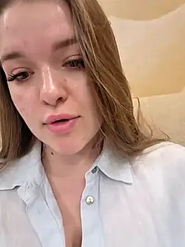 Snapshot of EmilyWhispers chatting on June 25, 2026, 5:07 pm EmilyWhispers online show from June 25, 2026, 5:07 pm
