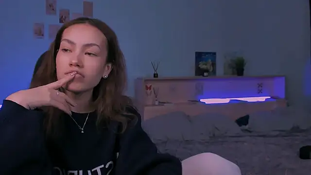 branchwithflowerss online show from November 29, 2025, 6:02 am