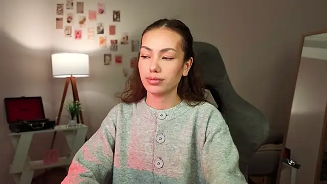 branchwithflowerss online show from December 16, 2025, 12:42 pm