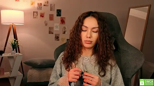 branchwithflowerss online show from November 7, 2025, 11:37 am