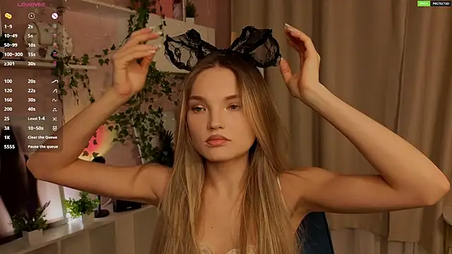 JulieLupo online show from November 30, 2025, 6:03 am