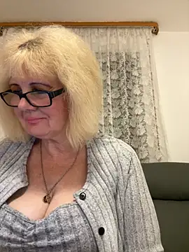 BoloshkaBlonda online show from November 17, 2025, 6:45 pm