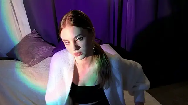 Snapshot of midnightMaya chatting on October 19, 2025, 8:00 pm midnightMaya online show from October 19, 2025, 8:00 pm