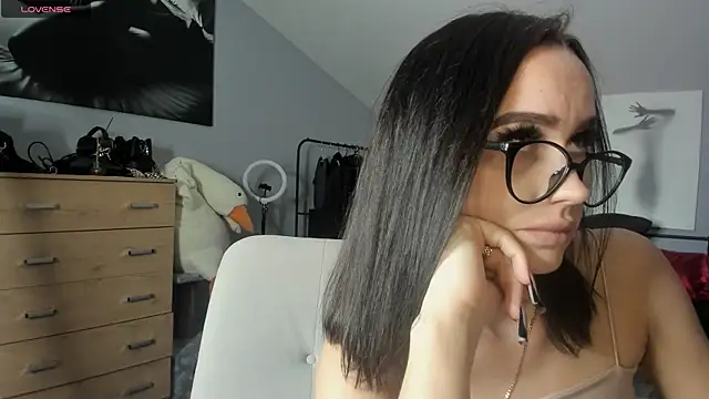 Lisa  Johnson online show from October 30, 2025, 12:09 am