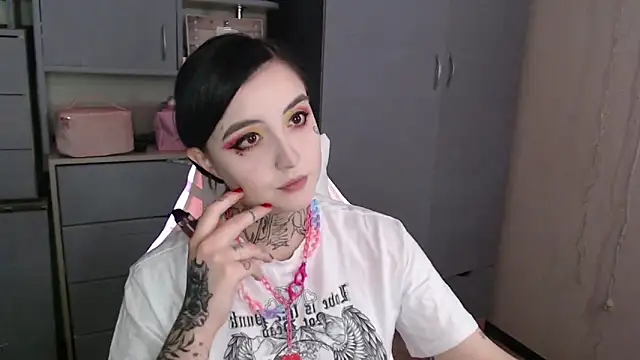 Rin andersonn online show from December 17, 2025, 2:05 am