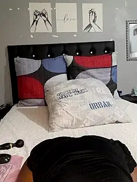 Snapshot of Jessy_B69 chatting on October 14, 2025, 9:58 pm Jessy B69 online show from October 14, 2025, 9:58 pm