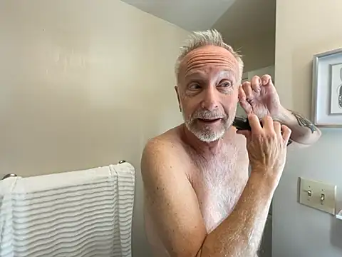 ApolloThrust online show from November 16, 2025, 3:39 pm