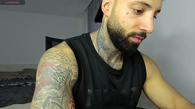 Snapshot of MasculineGuy99 chatting on December 5, 2025, 8:35 am MasculineGuy99 online show from December 5, 2025, 8:35 am