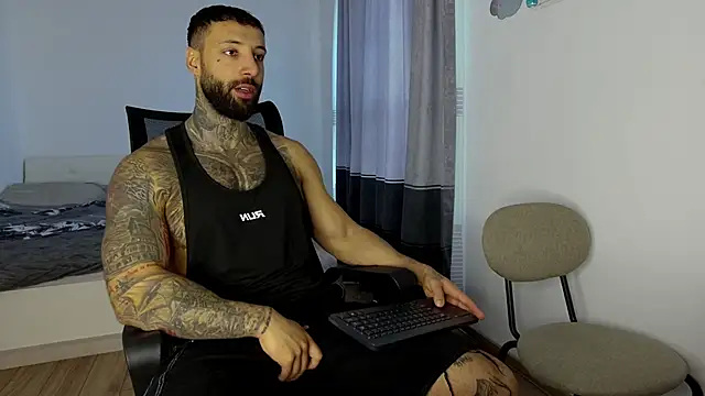 Snapshot of MasculineGuy99 chatting on November 12, 2025, 7:01 am MasculineGuy99 online show from November 12, 2025, 7:01 am