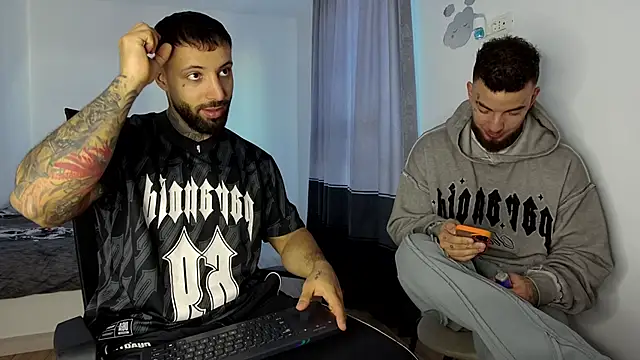 Snapshot of MasculineGuy99 chatting on November 14, 2025, 7:23 am MasculineGuy99 online show from November 14, 2025, 7:23 am