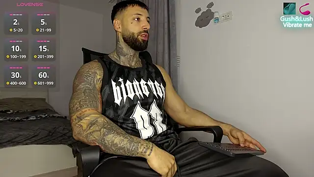 Snapshot of MasculineGuy99 chatting on November 16, 2025, 5:12 am MasculineGuy99 online show from November 16, 2025, 5:12 am