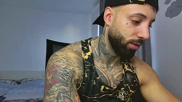 Snapshot of MasculineGuy99 chatting on December 16, 2025, 9:35 am MasculineGuy99 online show from December 16, 2025, 9:35 am