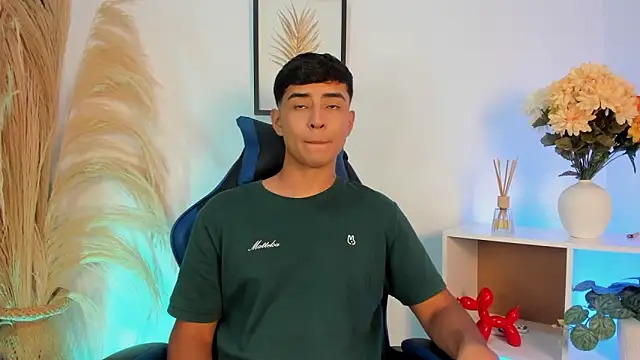 Thiago Connor21 online show from April 21, 2026, 11:44 pm