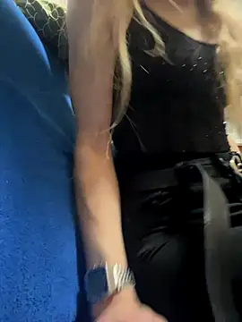 Snapshot of pleasedontpressaredburton chatting on October 7, 2025, 6:31 pm pleasedontpressaredburton online show from October 7, 2025, 6:31 pm