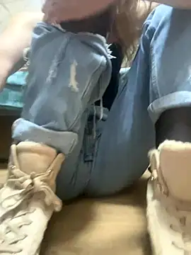 Snapshot of pleasedontpressaredburton chatting on October 11, 2025, 12:00 am pleasedontpressaredburton online show from October 11, 2025, 12:00 am