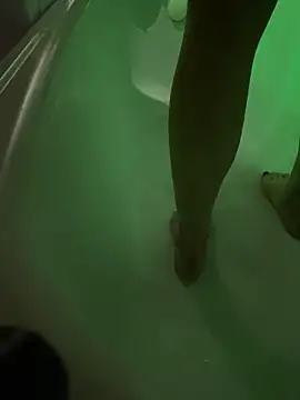 Snapshot of pleasedontpressaredburton chatting on November 21, 2025, 4:28 pm pleasedontpressaredburton online show from November 21, 2025, 4:28 pm