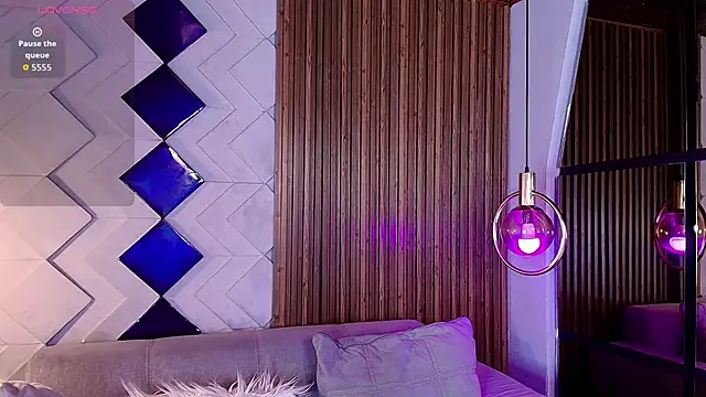 Matti sofia  online show from November 12, 2025, 7:07 pm