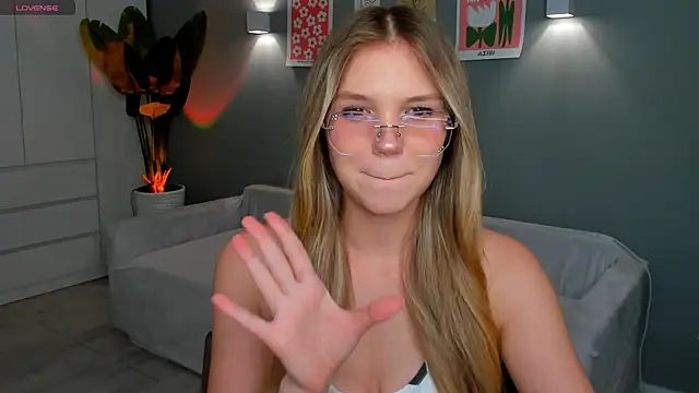 Snapshot of linakorvin chatting on November 9, 2025, 1:37 pm linakorvin online show from November 9, 2025, 1:37 pm