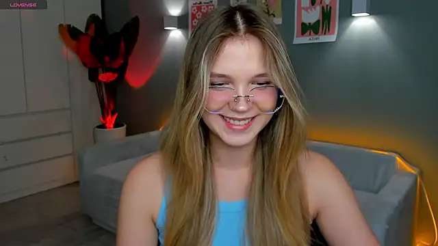 Snapshot of linakorvin chatting on November 5, 2025, 1:14 pm linakorvin online show from November 5, 2025, 1:14 pm